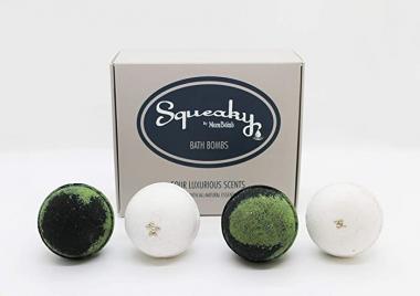 Bath Bomb Gift Set – Each of the 4 aromatherapy bath bombs has a unique fragrance and essential oils, made in the USA with organic, natural ingredients. Squeaky by Mom Bomb makes a perfect gift.