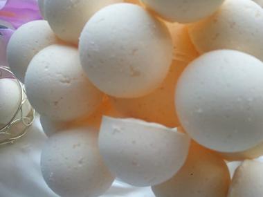 Spa Pure Caribbean Coconut Fizzies - 14 Bath Bomb Fizzies with Shea Butter, Ultra Moisturizing (12 Oz) ...Great for Dry Skin (Caribbean Coconut FBA)