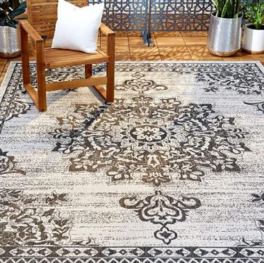 Nicole Miller New York Patio Country Azalea Transitional Medallion Indoor/Outdoor Area Rug, Grey/Black, 5'2"x7'2"