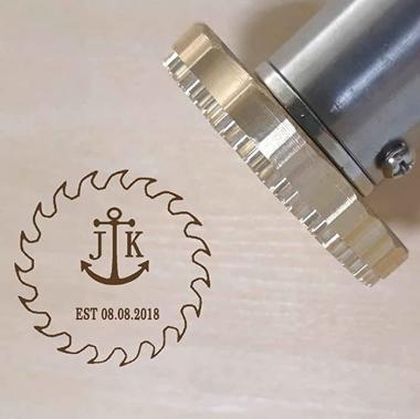 Custom Electric Wood Branding Iron for Wood， 350W Custom Cake Logo BBQ Heat Stamp with Brass Head and Wood Handle for Woodworking and Handcrafted Design (1"x1")