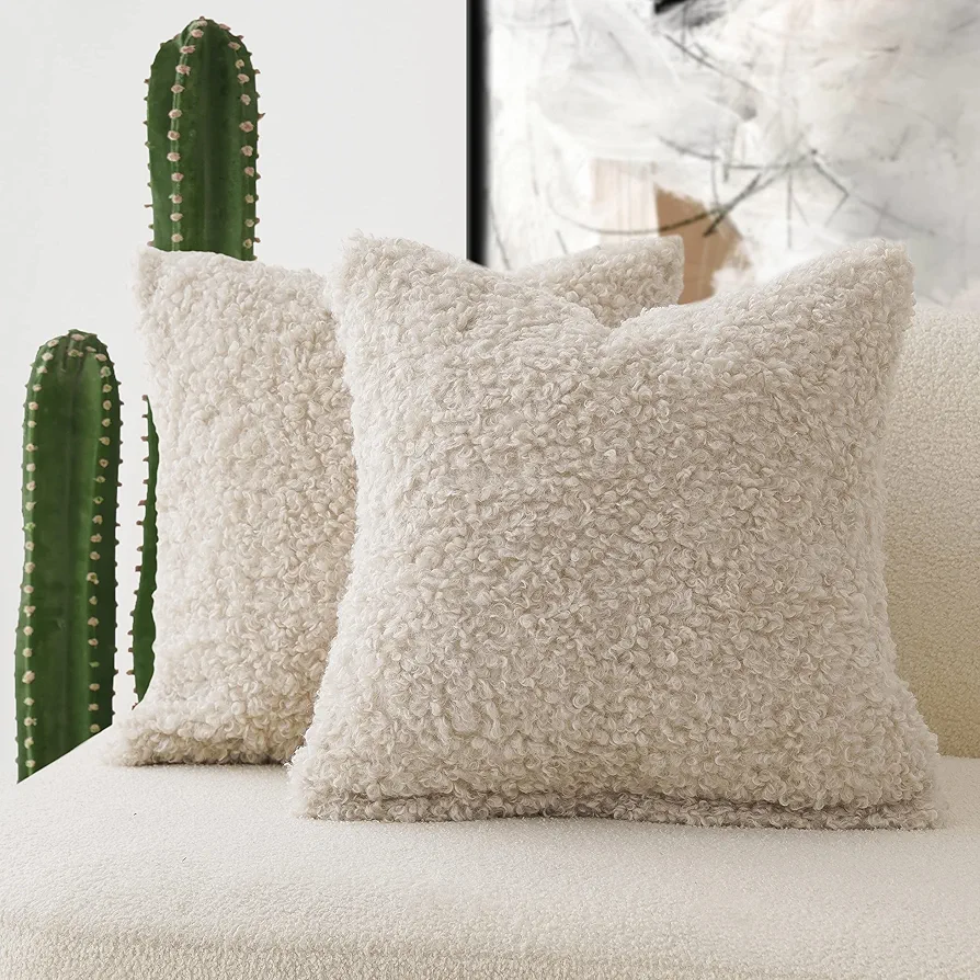 Foindtower 2 Pieces 22x22 Inch Neutral Cream, Faux Fur Throw Pillow Cover Accent Sherpa Pillow Fuzzy Soft Pillowcases Sheepskin Decorative Fleece Cushion Case for Bed Couch Living Room