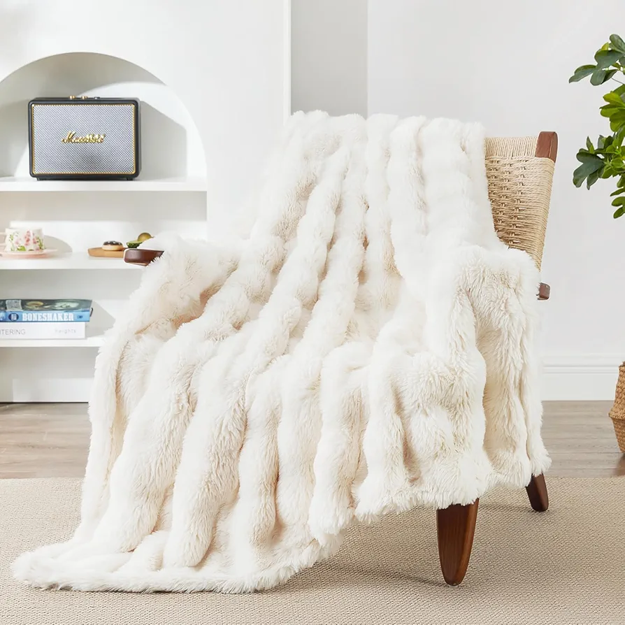 EXQ Home Rabbit Faux Fur Throw Blanket for Couch, Soft Fluffy Bubble Double Sided Plush Blanket, Cozy Thick Warm Fuzzy Decorative Blanket for Bed Chair Sofa Living Room, 50x60 Inches (Beige)